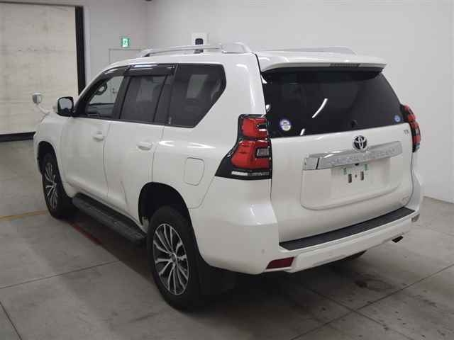 Import and buy TOYOTA LAND CRUISER PRADO 2017 from Japan to Nairobi, Kenya