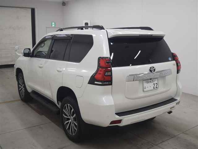 Import and buy TOYOTA LAND CRUISER PRADO 2019 from Japan to Nairobi, Kenya