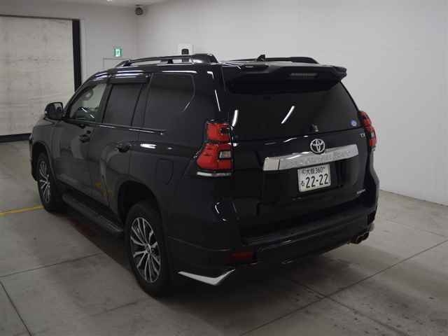 Import and buy TOYOTA LAND CRUISER PRADO 2017 from Japan to Nairobi, Kenya