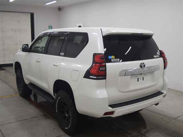 Import and buy TOYOTA LAND CRUISER PRADO 2017 from Japan to Nairobi, Kenya