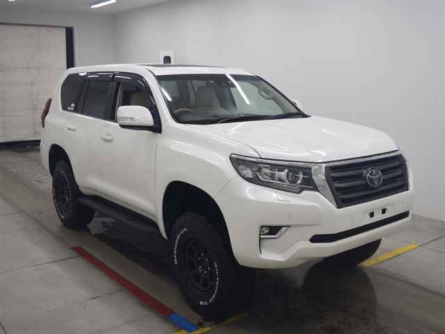 Import and buy TOYOTA LAND CRUISER PRADO 2017 from Japan to Nairobi, Kenya