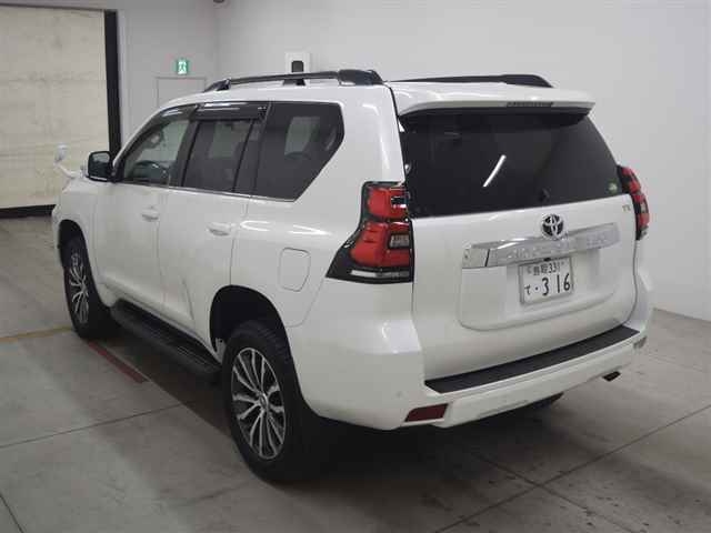 Import and buy TOYOTA LAND CRUISER PRADO 2018 from Japan to Nairobi, Kenya