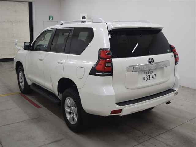 Import and buy TOYOTA LAND CRUISER PRADO 2018 from Japan to Nairobi, Kenya