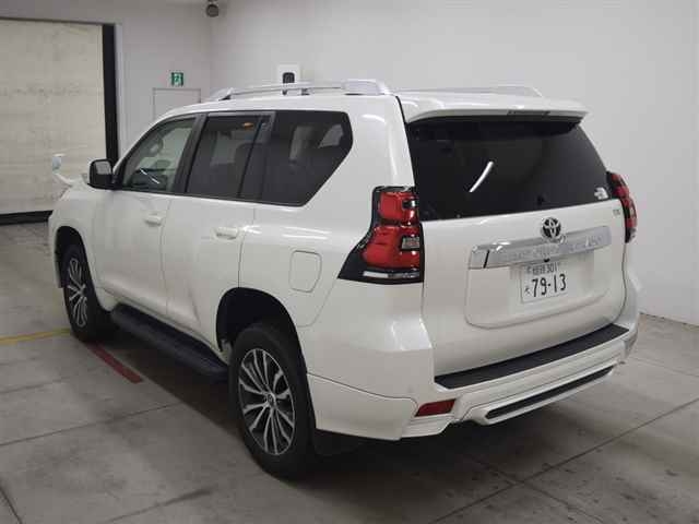 Import and buy TOYOTA LAND CRUISER PRADO 2018 from Japan to Nairobi, Kenya