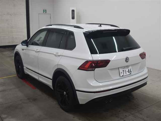 Import and buy VOLKSWAGEN TIGUAN 2018 from Japan to Nairobi, Kenya