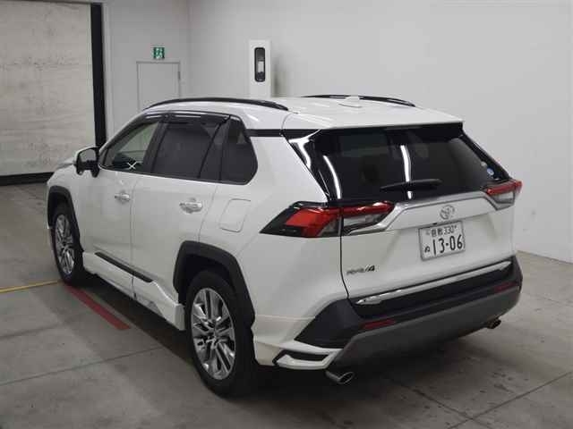 Import and buy TOYOTA RAV4 2019 from Japan to Nairobi, Kenya