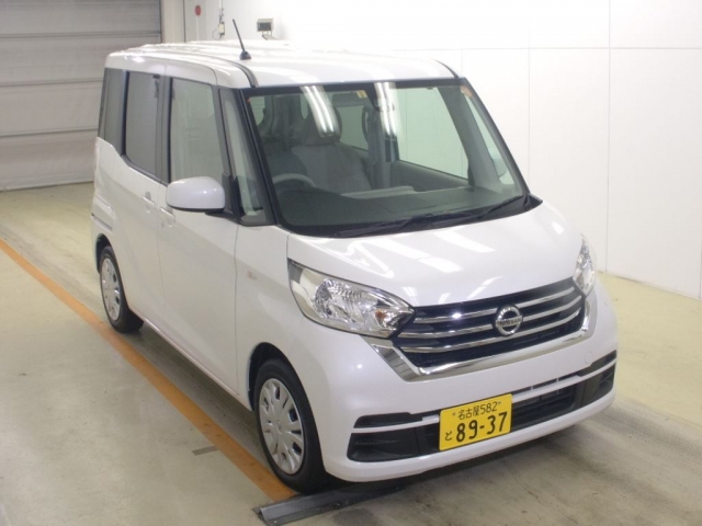 Import and buy NISSAN DAYZ ROOX 2017 from Japan to Nairobi, Kenya