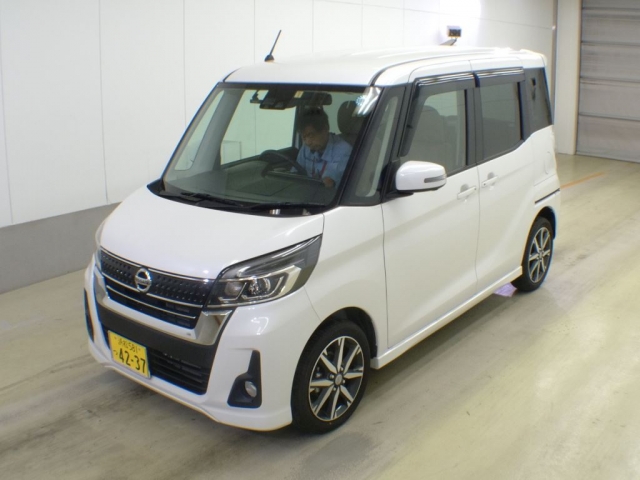 Import and buy NISSAN DAYZ ROOX 2018 from Japan to Nairobi, Kenya