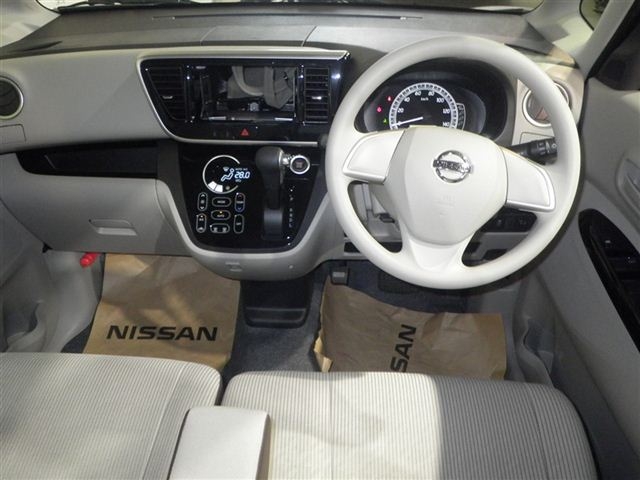 Import and buy NISSAN DAYZ ROOX 2017 from Japan to Nairobi, Kenya