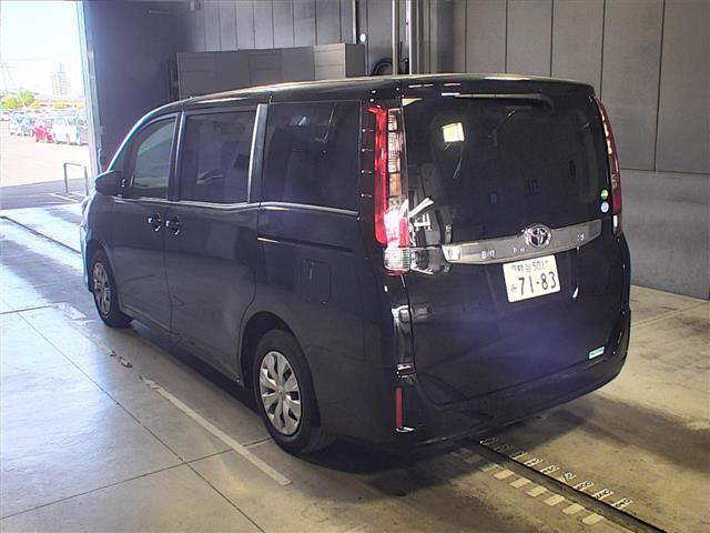 Import and buy TOYOTA NOAH 2017 from Japan to Nairobi, Kenya