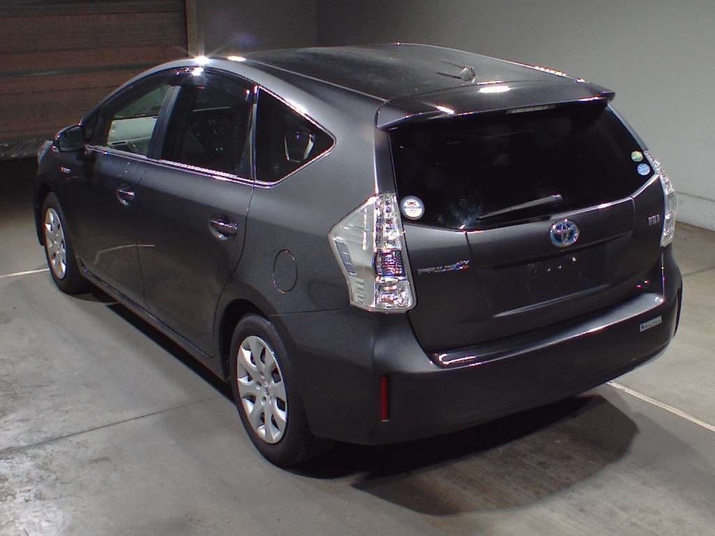 Toyota prius alpha клиренс