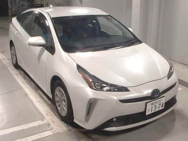 Import and buy TOYOTA PRIUS 2021 from Japan to Nairobi, Kenya