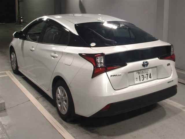 Import and buy TOYOTA PRIUS 2021 from Japan to Nairobi, Kenya