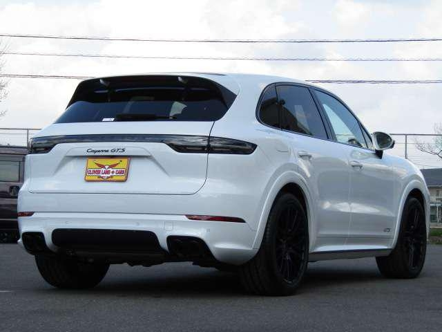 Import and buy PORSCHE CAYENNE 2022 from Japan to Nairobi, Kenya