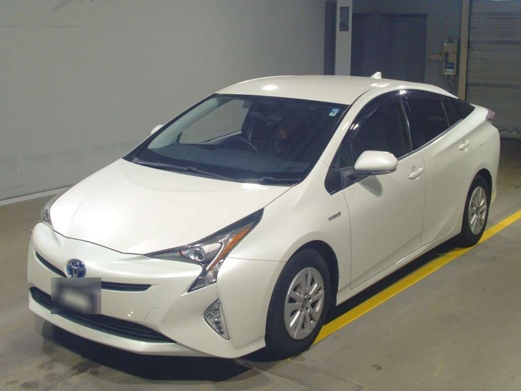 Import and buy TOYOTA PRIUS 2017 from Japan to Nairobi, Kenya