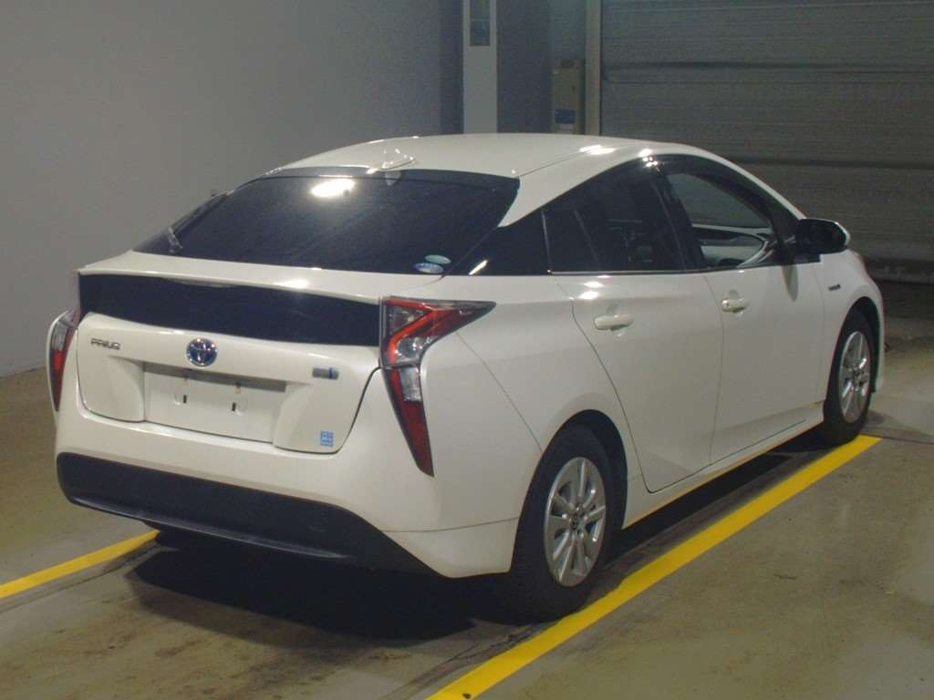 Import and buy TOYOTA PRIUS 2017 from Japan to Nairobi, Kenya