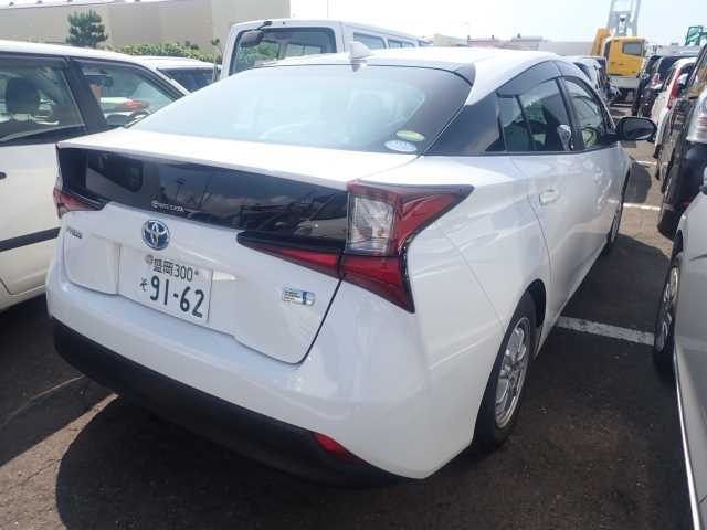 Import and buy TOYOTA PRIUS 2019 from Japan to Nairobi, Kenya