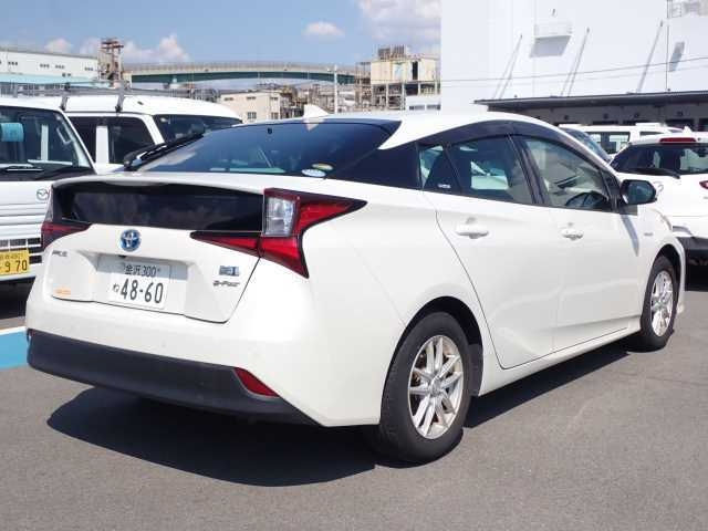 Import and buy TOYOTA PRIUS 2019 from Japan to Nairobi, Kenya