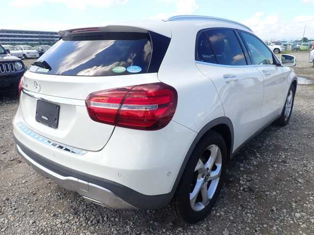 Import and buy MERCEDES BENZ GLA CLASS 2017 from Japan to Nairobi, Kenya