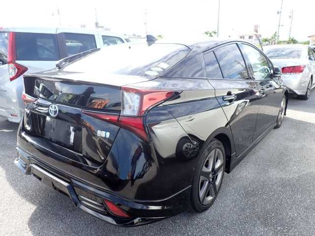 Import and buy TOYOTA PRIUS 2019 from Japan to Nairobi, Kenya