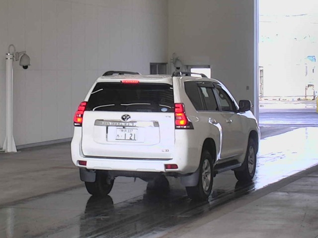 Import and buy TOYOTA LAND CRUISER PRADO 2017 from Japan to Nairobi, Kenya