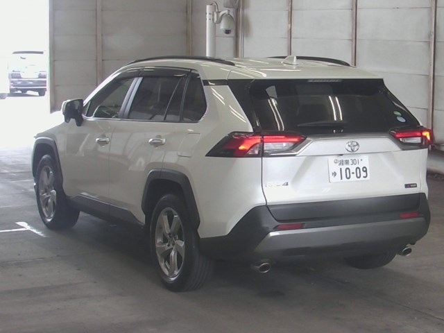 Import and buy TOYOTA RAV4 2019 from Japan to Nairobi, Kenya