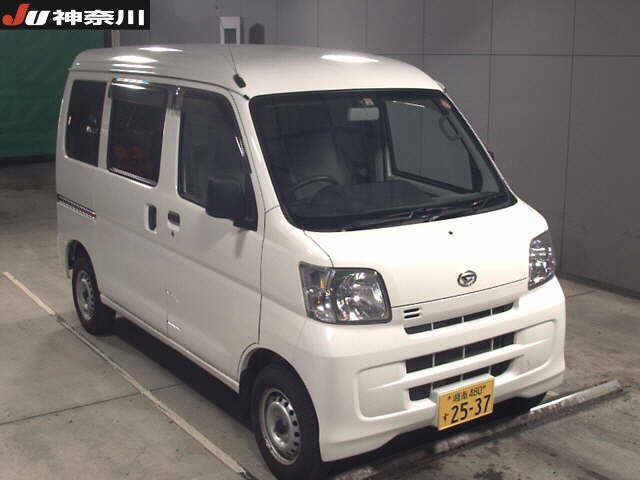 Import and buy DAIHATSU HIJET VAN 2017 from Japan to Nairobi, Kenya