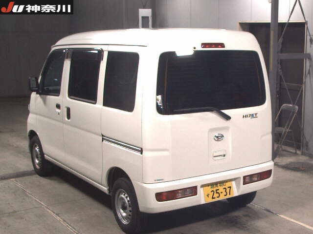 Import and buy DAIHATSU HIJET VAN 2017 from Japan to Nairobi, Kenya