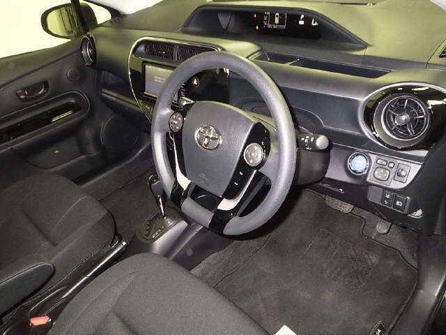 Import and buy TOYOTA AQUA 2018 from Japan to Nairobi, Kenya