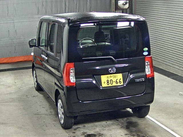 Import and buy DAIHATSU TANTO 2017 from Japan to Nairobi, Kenya