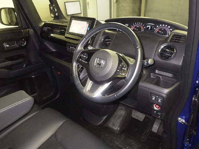 Import and buy HONDA N BOX 2017 from Japan to Nairobi, Kenya