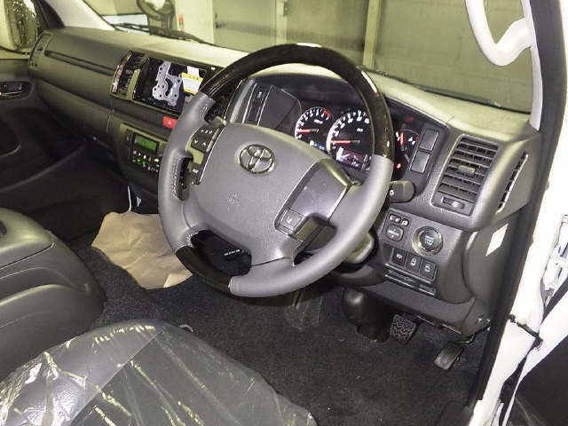 Import and buy TOYOTA HIACE VAN 2018 from Japan to Nairobi, Kenya