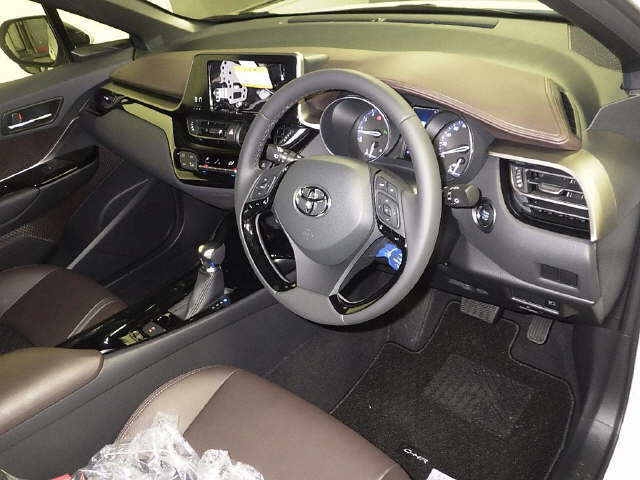 Import and buy TOYOTA C-HR 2018 from Japan to Nairobi, Kenya