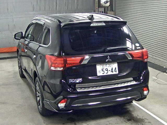 Import and buy MITSUBISHI OUTLANDER PHEV 2017 from Japan to Nairobi, Kenya