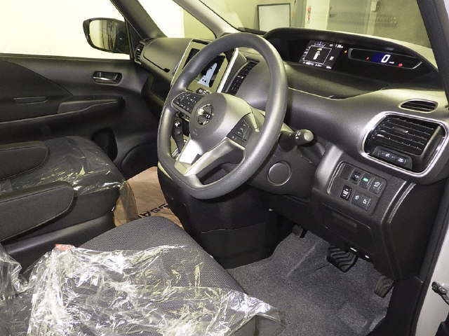 Import and buy NISSAN SERENA 2018 from Japan to Nairobi, Kenya