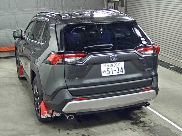 Import and buy TOYOTA RAV4 2019 from Japan to Nairobi, Kenya