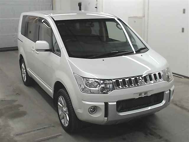 Import and buy MITSUBISHI DELICA D5 2017 from Japan to Nairobi, Kenya