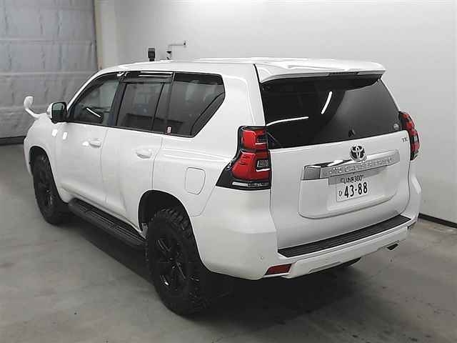 Import and buy TOYOTA LAND CRUISER PRADO 2019 from Japan to Nairobi, Kenya