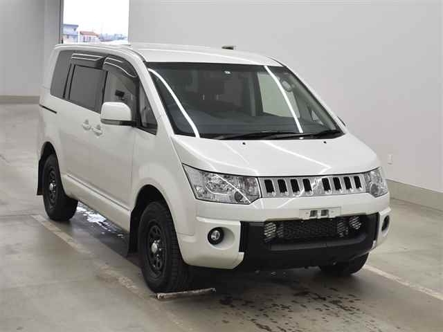 Import and buy MITSUBISHI DELICA D5 2017 from Japan to Nairobi, Kenya