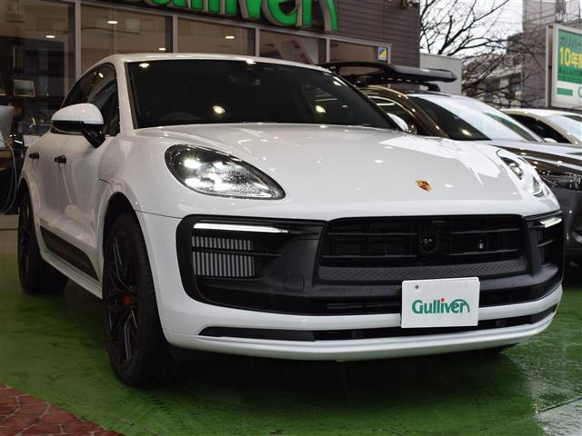 Import and buy PORSCHE MACAN 2022 from Japan to Nairobi, Kenya