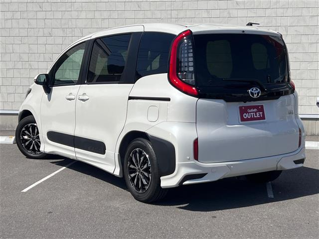 Import and buy TOYOTA SIENTA 2022 from Japan to Nairobi, Kenya