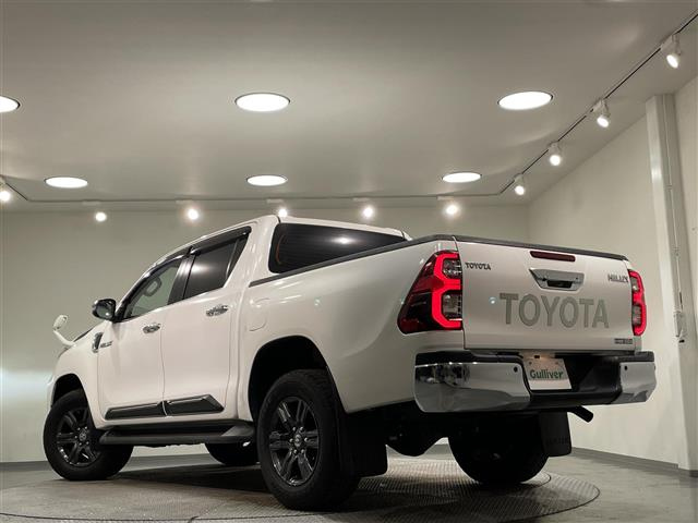 Import and buy TOYOTA HILUX 2022 from Japan to Nairobi, Kenya