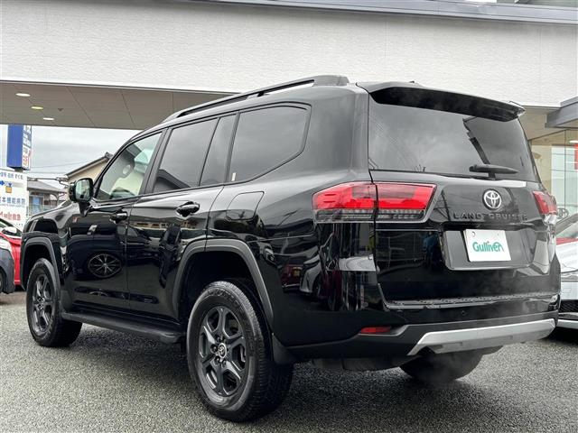 Import and buy TOYOTA LAND CRUISER 2023 from Japan to Nairobi, Kenya