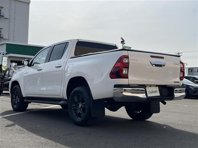 Import and buy TOYOTA HILUX 2022 from Japan to Nairobi, Kenya