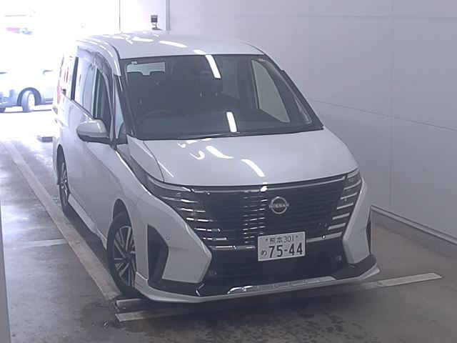 Import and buy NISSAN SERENA 2023 from Japan to Nairobi, Kenya