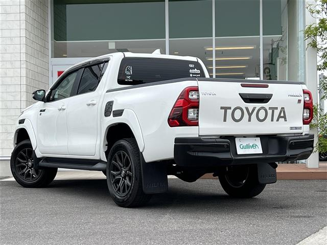 Import and buy TOYOTA HILUX 2022 from Japan to Nairobi, Kenya