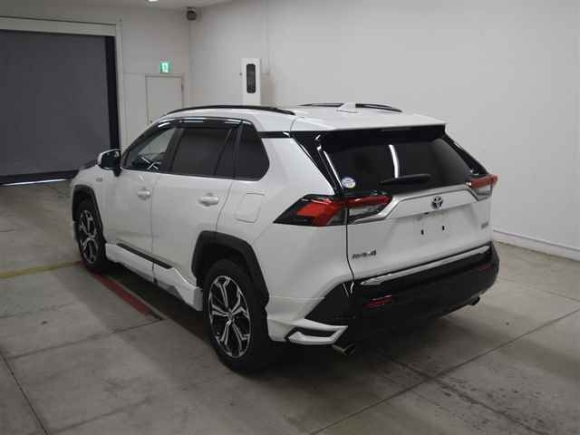 Import and buy TOYOTA RAV4 2023 from Japan to Nairobi, Kenya