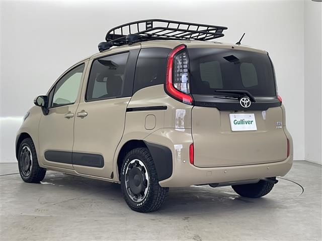 Import and buy TOYOTA SIENTA 2023 from Japan to Nairobi, Kenya