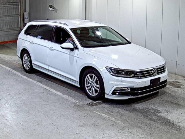 Import and buy VOLKSWAGEN PASSAT VARIANT 2017 from Japan to Nairobi, Kenya