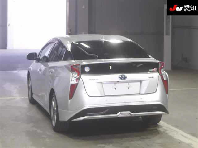 Import and buy TOYOTA PRIUS 2018 from Japan to Nairobi, Kenya